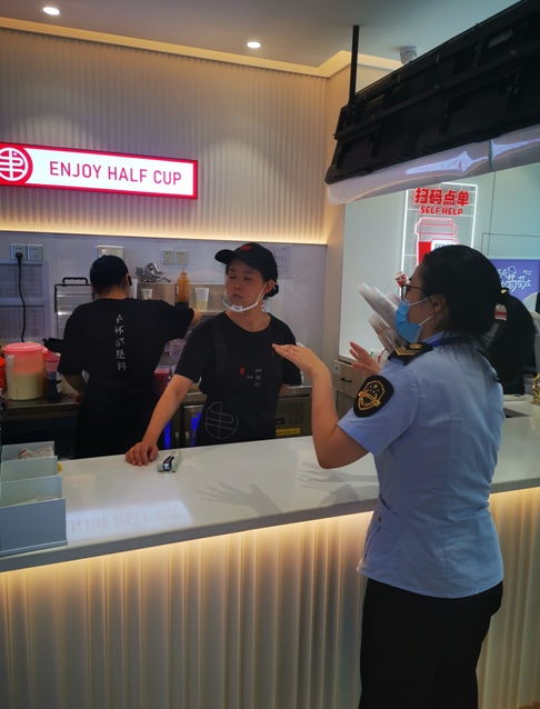 周三“查”餐廳，守護(hù)“舌尖上的安全”——聚焦網(wǎng)絡(luò)餐飲服務(wù)食品安全專(zhuān)項(xiàng)檢查